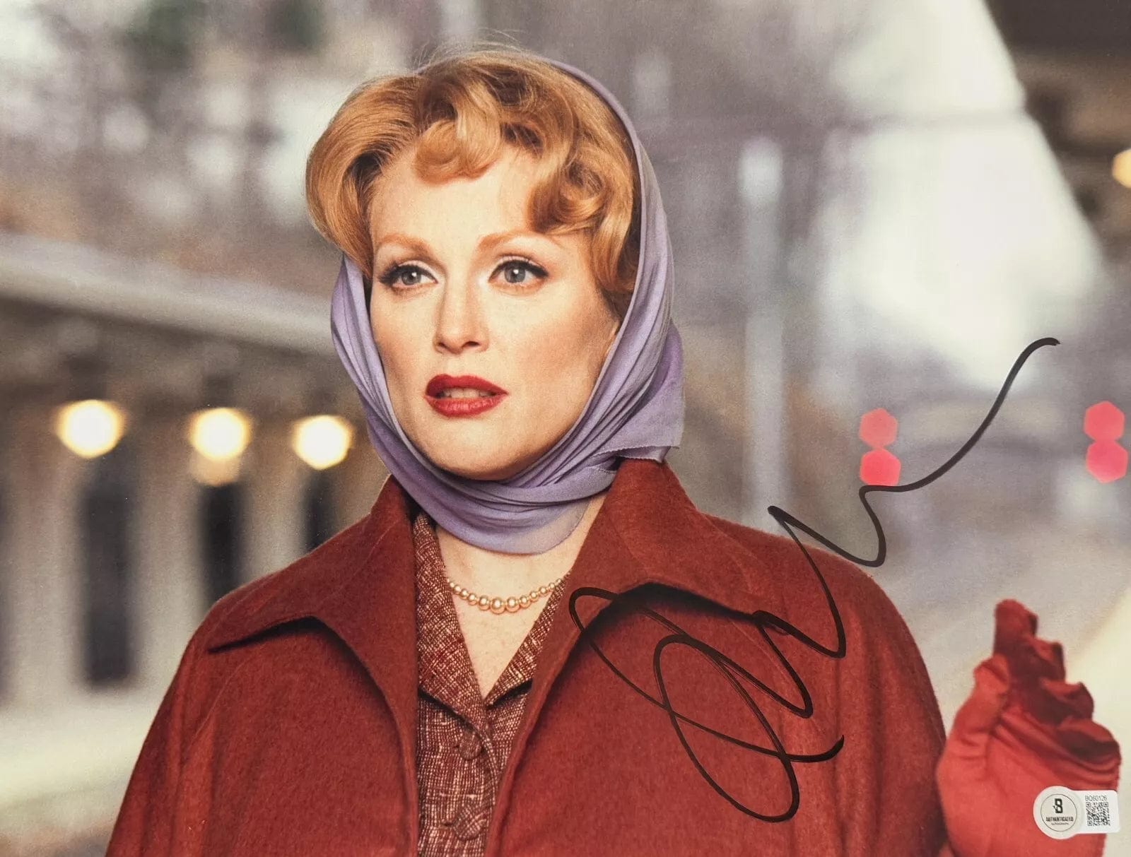 Julianne Moore Signed 11x14 Photo from Far From Heaven Beckett COA