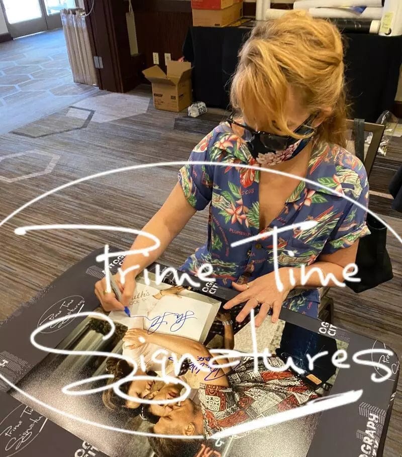 Lea Thompson Signed 11x14 Photo from Back to the Future Beckett COA - Item #7 - Detail View