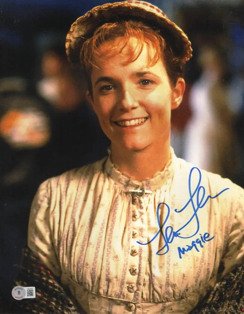 Lea Thompson Signed 11x14 Photo from Back to the Future Beckett COA - Item #2