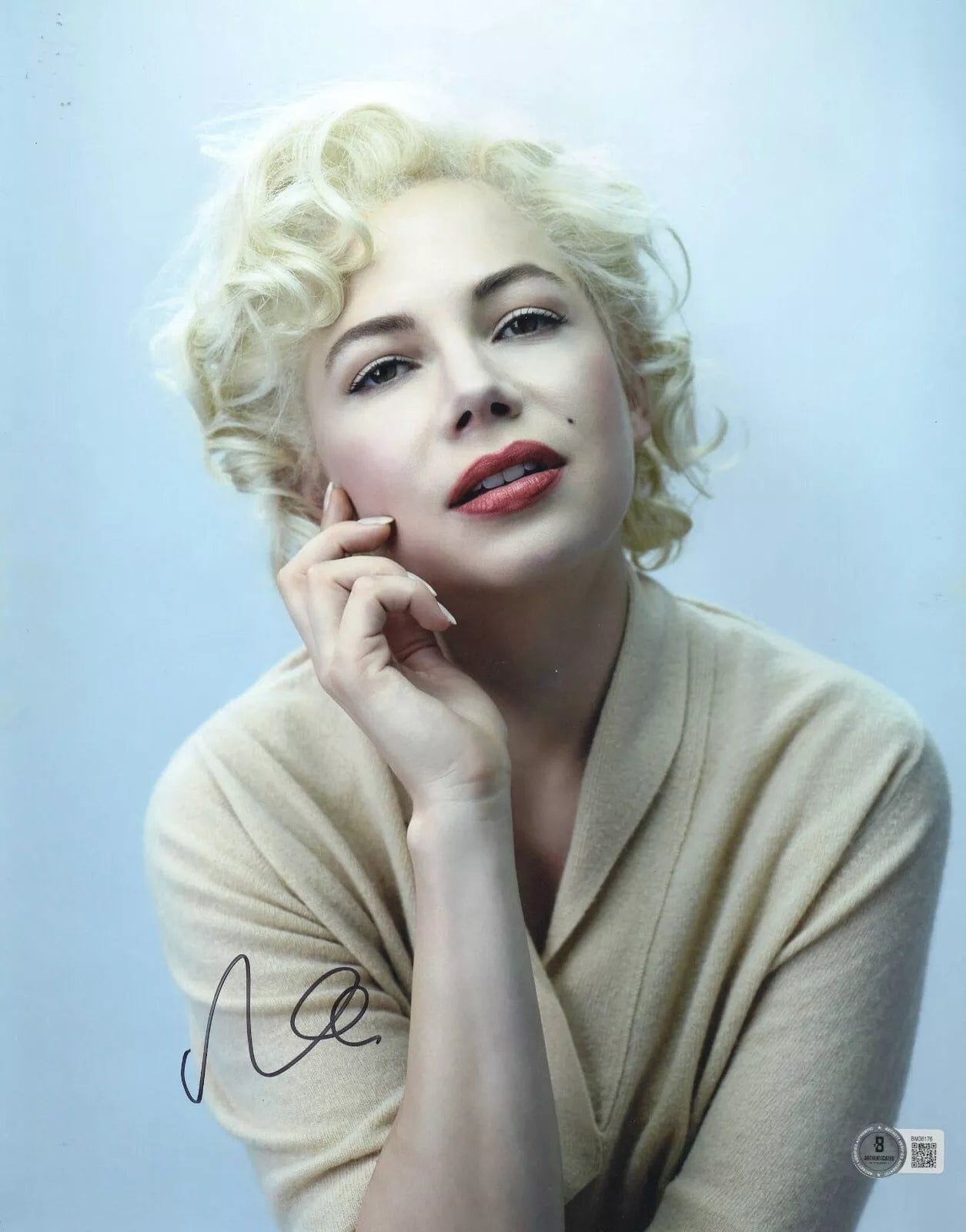 Michelle Williams Signed 11x14 Photo from My Week with Marilyn Beckett COA
