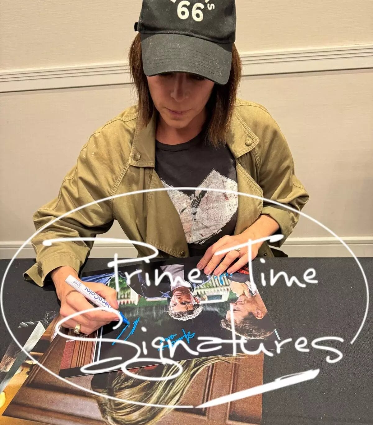 Neve Campbell Signed 11x14 Photo from Scream Beckett COA - Item #3 - Detail View