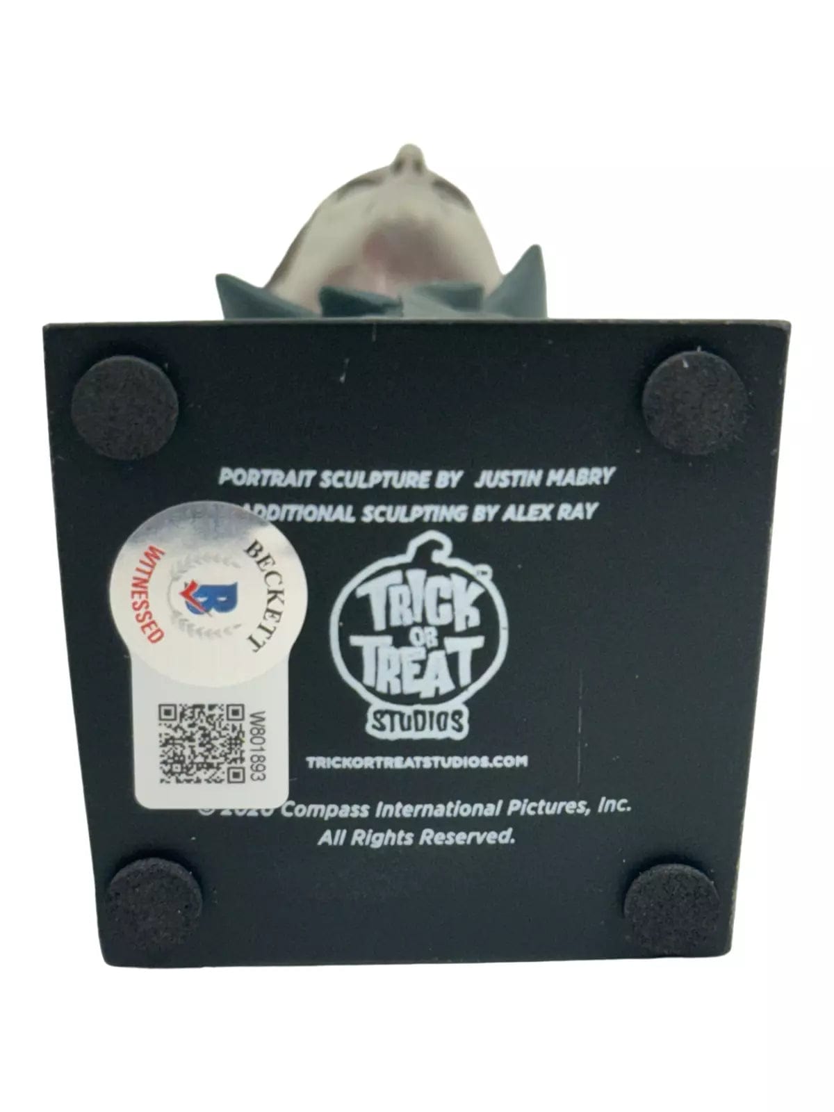 Nick Castle Signed Statue from Halloween Beckett COA - Item #2 - Detail View