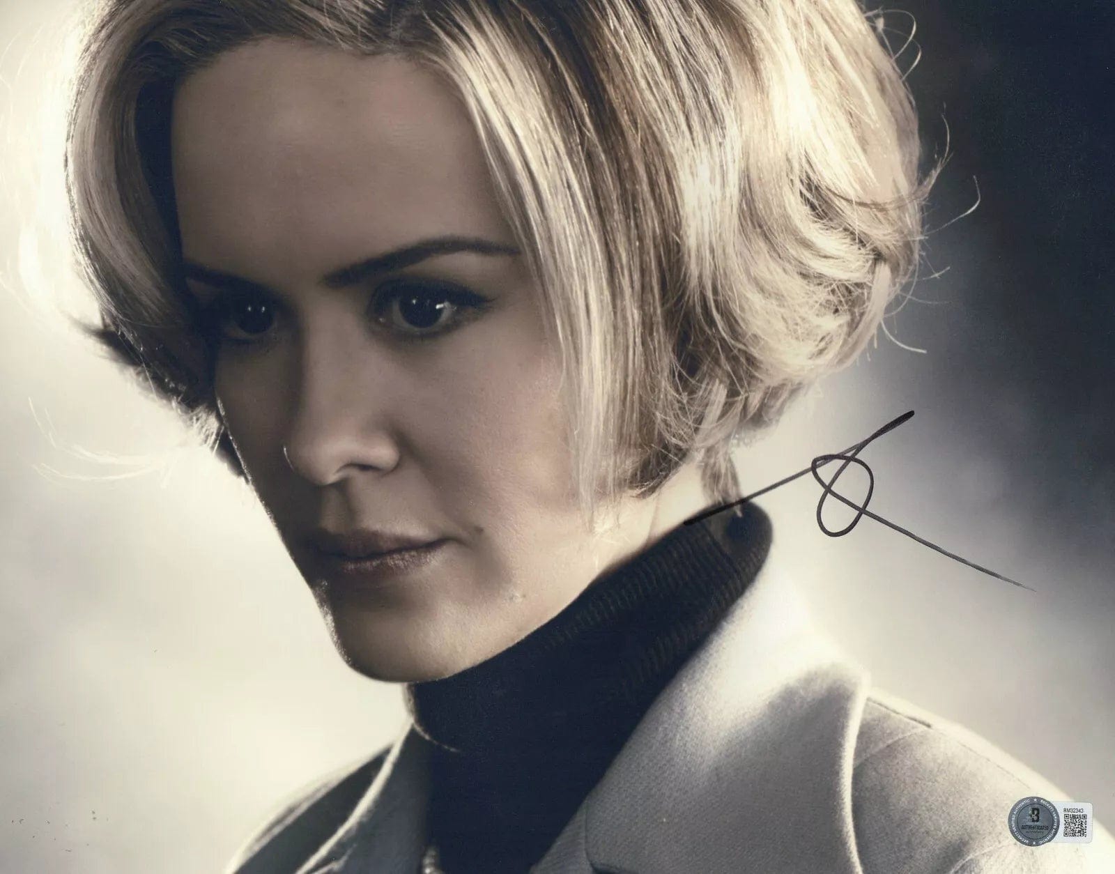 Sarah Paulson Signed 11x14 Photo from The Spirit Beckett COA