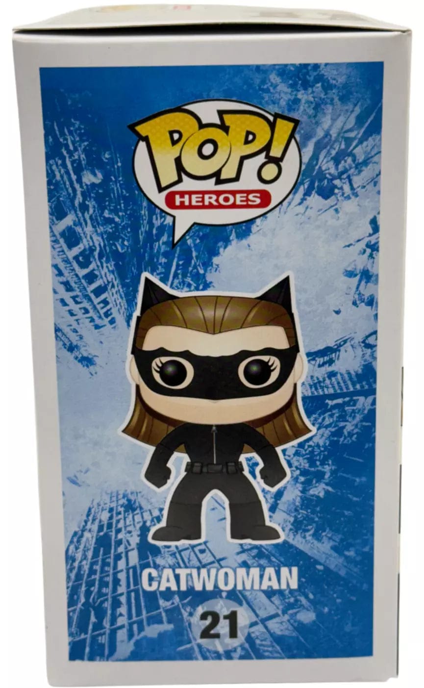 Anne Hathaway Signed Funko from The Dark Knight Rises Beckett COA - View 13