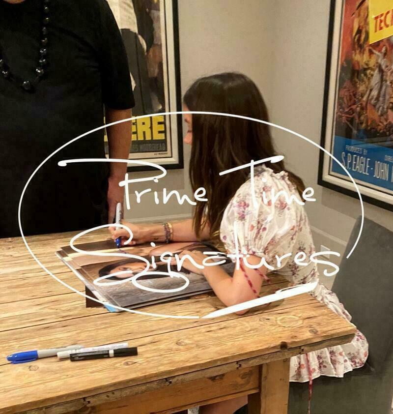 Ana de Armas Signed 11x14 Photo from Knives Out Beckett COA - Item #1 - Detail View