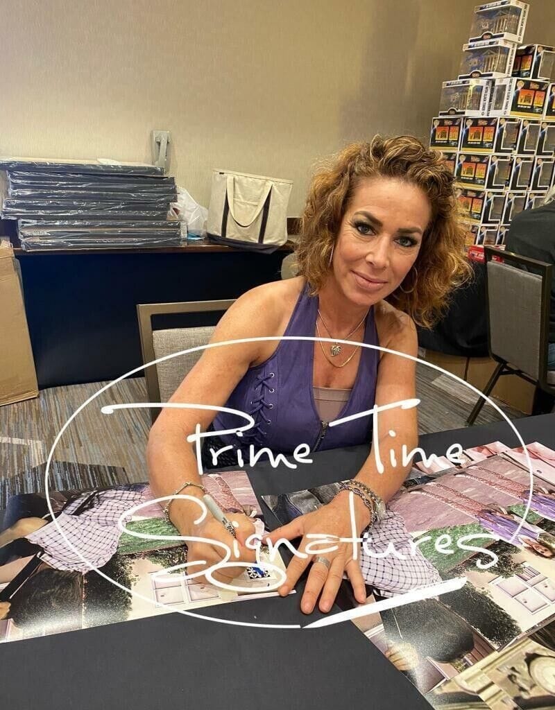 Claudia Wells Signed 11x14 Photo from Back to the Future Beckett COA - Item #13 - Detail View