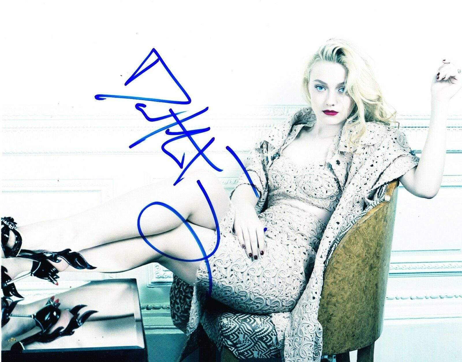  Dakota Fanning Authentic Autographed 8x10 Photo PTS COA