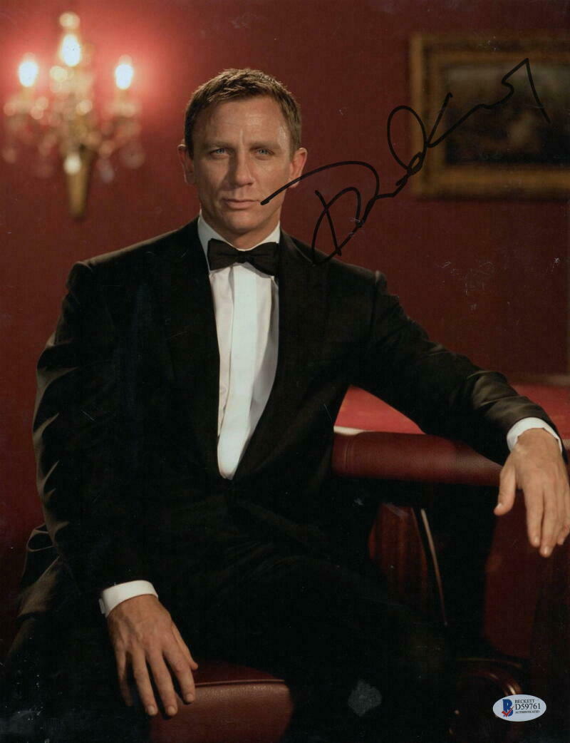 Daniel Craig Authentic Autographed 11x14 Photo – Prime Time Signatures