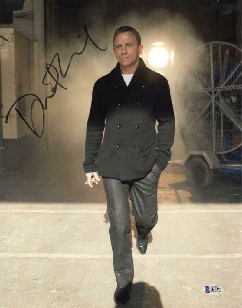 Daniel Craig Signed 11x14 Photo from James Bond Beckett COA - Item #16