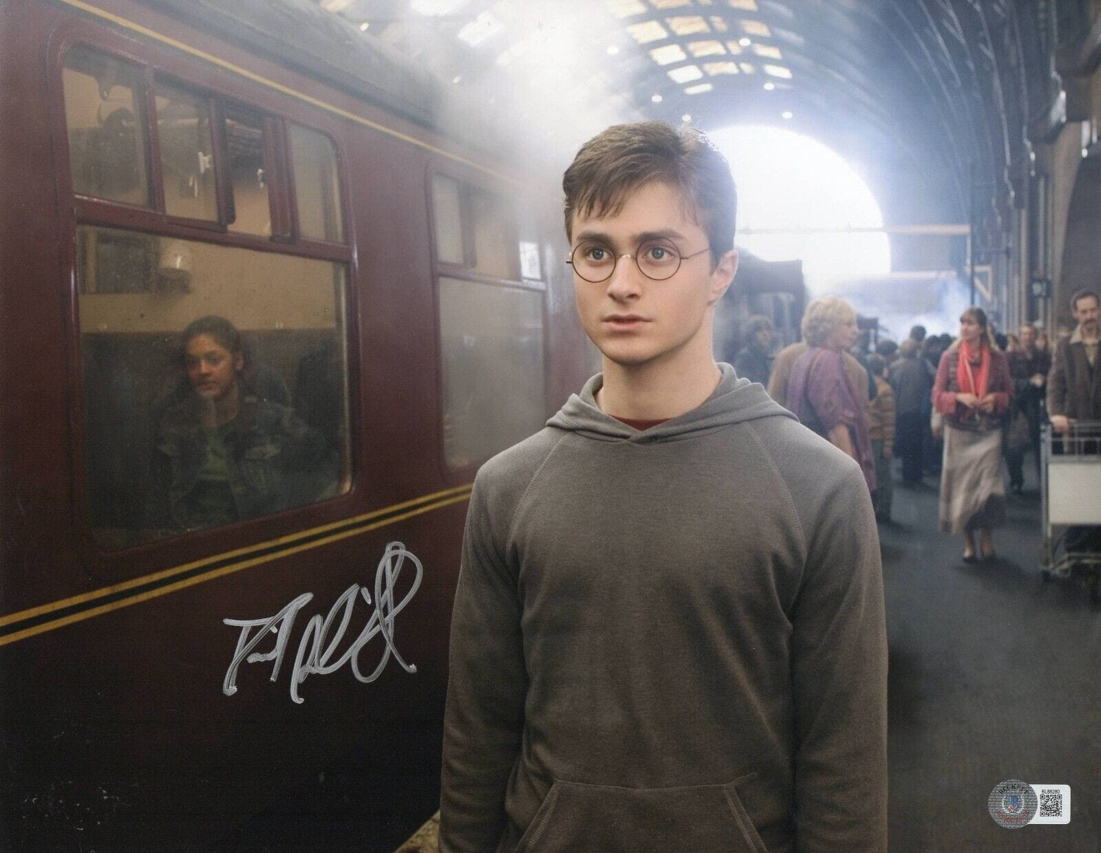 Daniel Radcliffe Signed 11x14 Photo from Harry Potter Beckett COA - Item #10