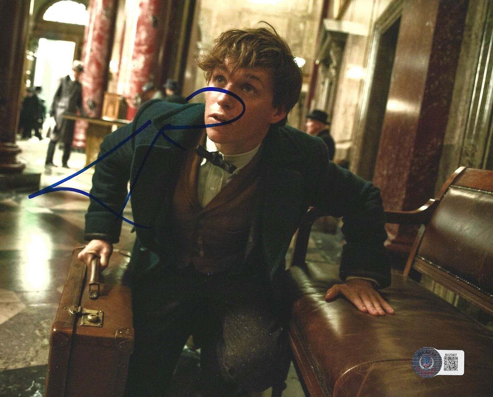 Eddie Redmayne Signed 8x10 Photo from Fantastic Beasts Beckett COA - Item #6