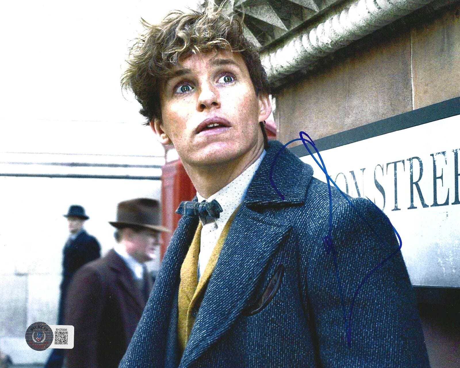 Eddie Redmayne Signed 8x10 Photo from Fantastic Beasts Beckett COA - Item #5