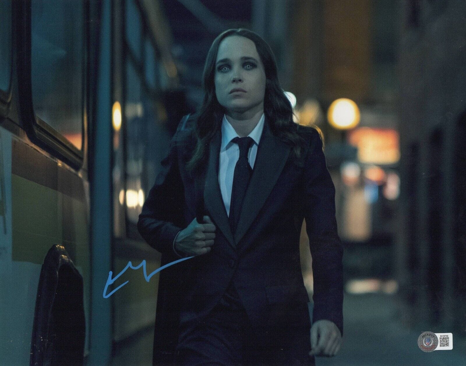 Elliot Page Signed 11x14 Photo from Umbrella Academy Beckett COA - Item #4