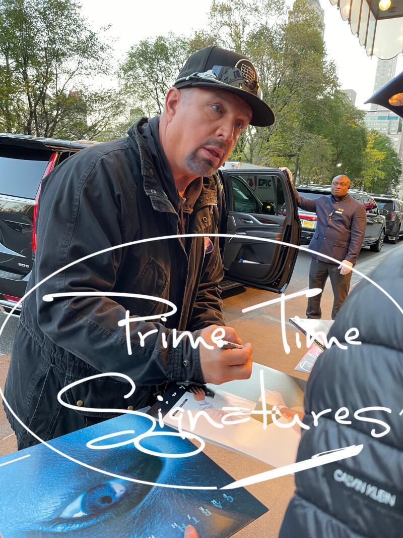Garth Brooks Signed Vinyl Record Beckett COA - Item #1 - Detail View