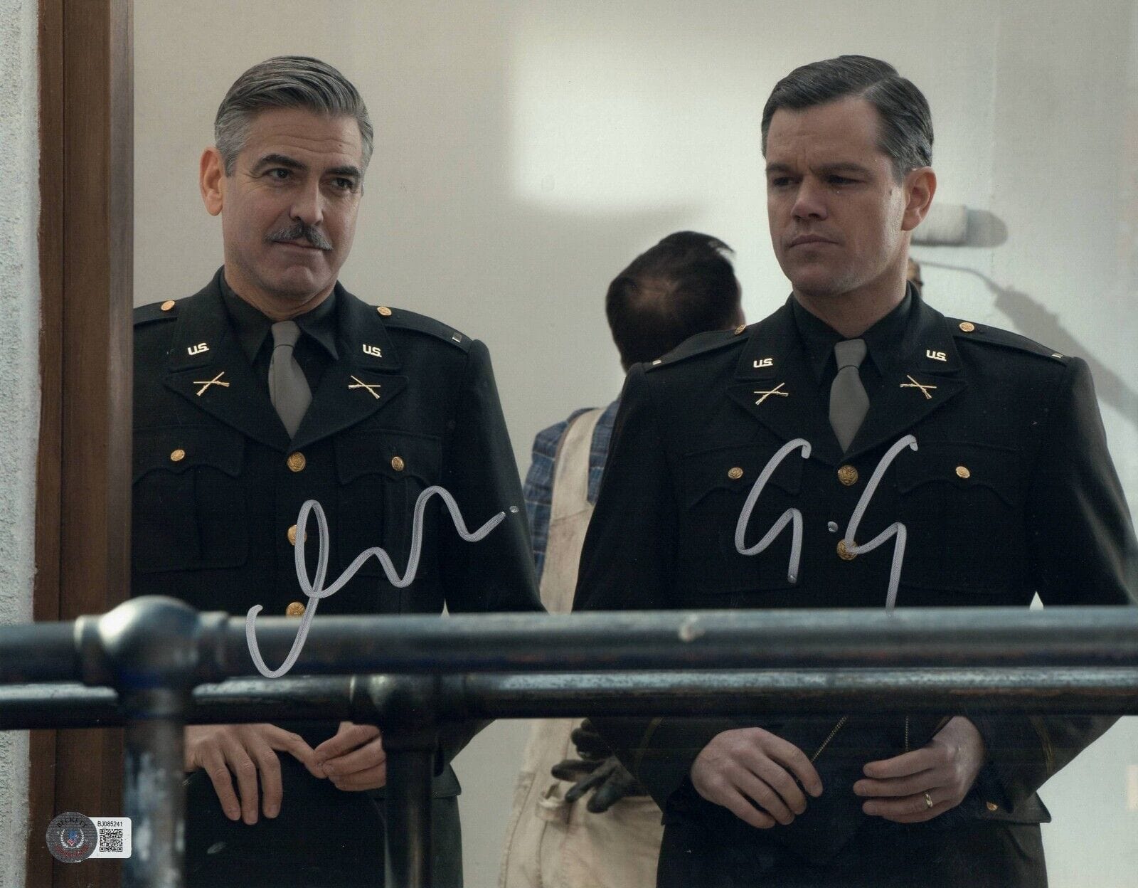George Clooney Signed 11x14 Photo from The Man Who Stares at Goats Beckett COA - Item #2