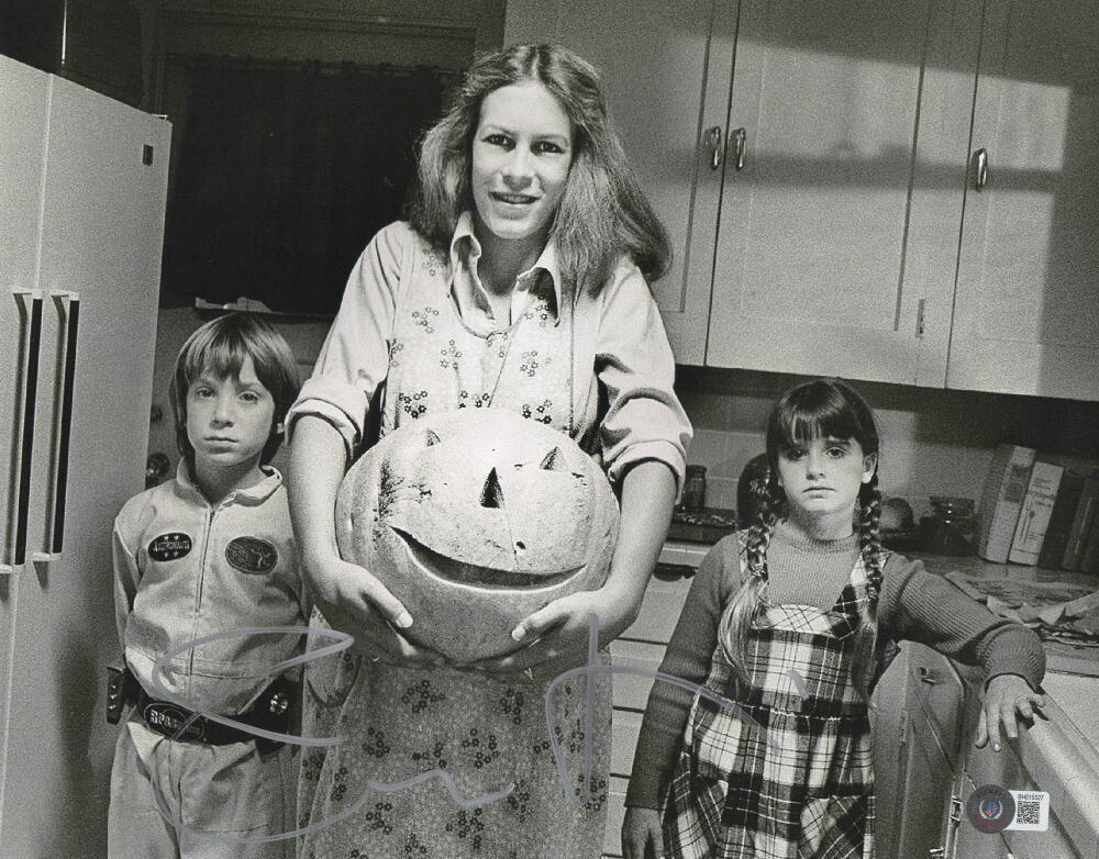 Jamie Lee Curtis Signed 11x14 Photo from Halloween Beckett COA - Item #5