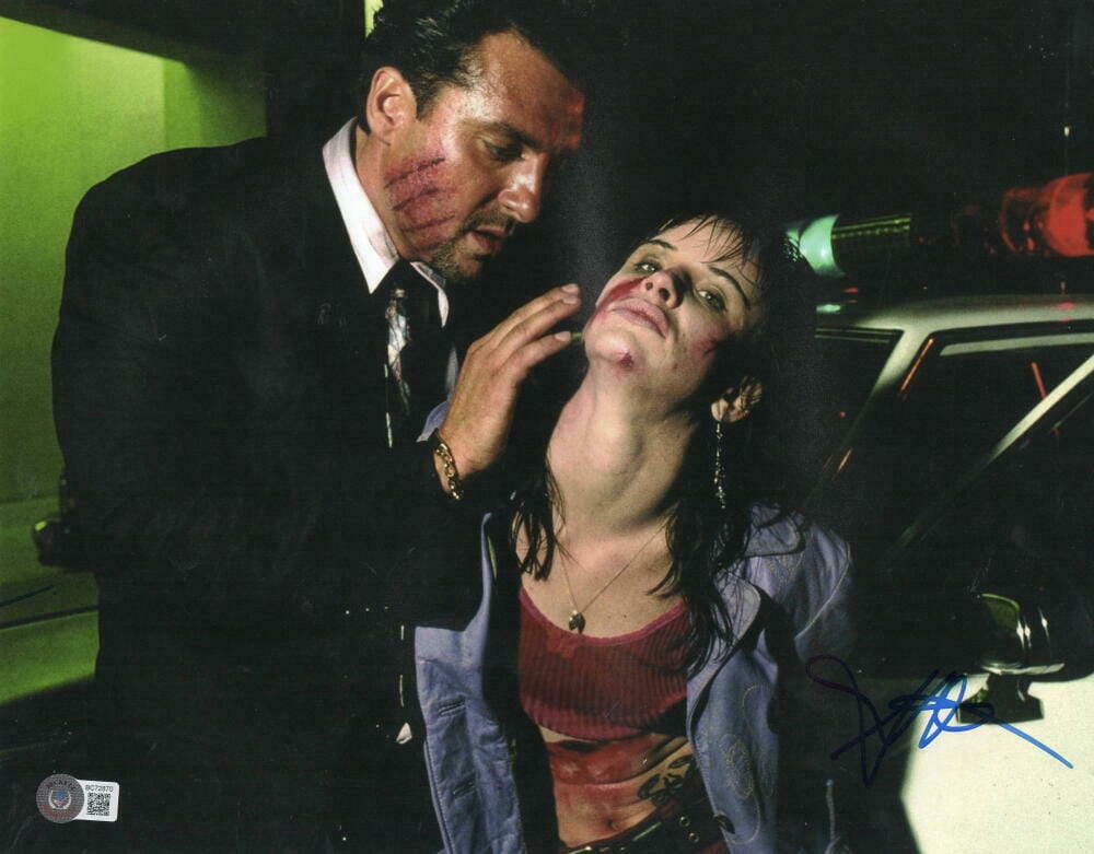 Juliette Lewis Signed 11x14 Photo from Natural Born Killers Beckett COA - Item #4