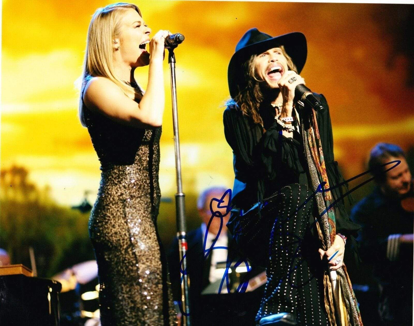 Leann Rimes Signed 8x10 Photo | Authentic PTS COA