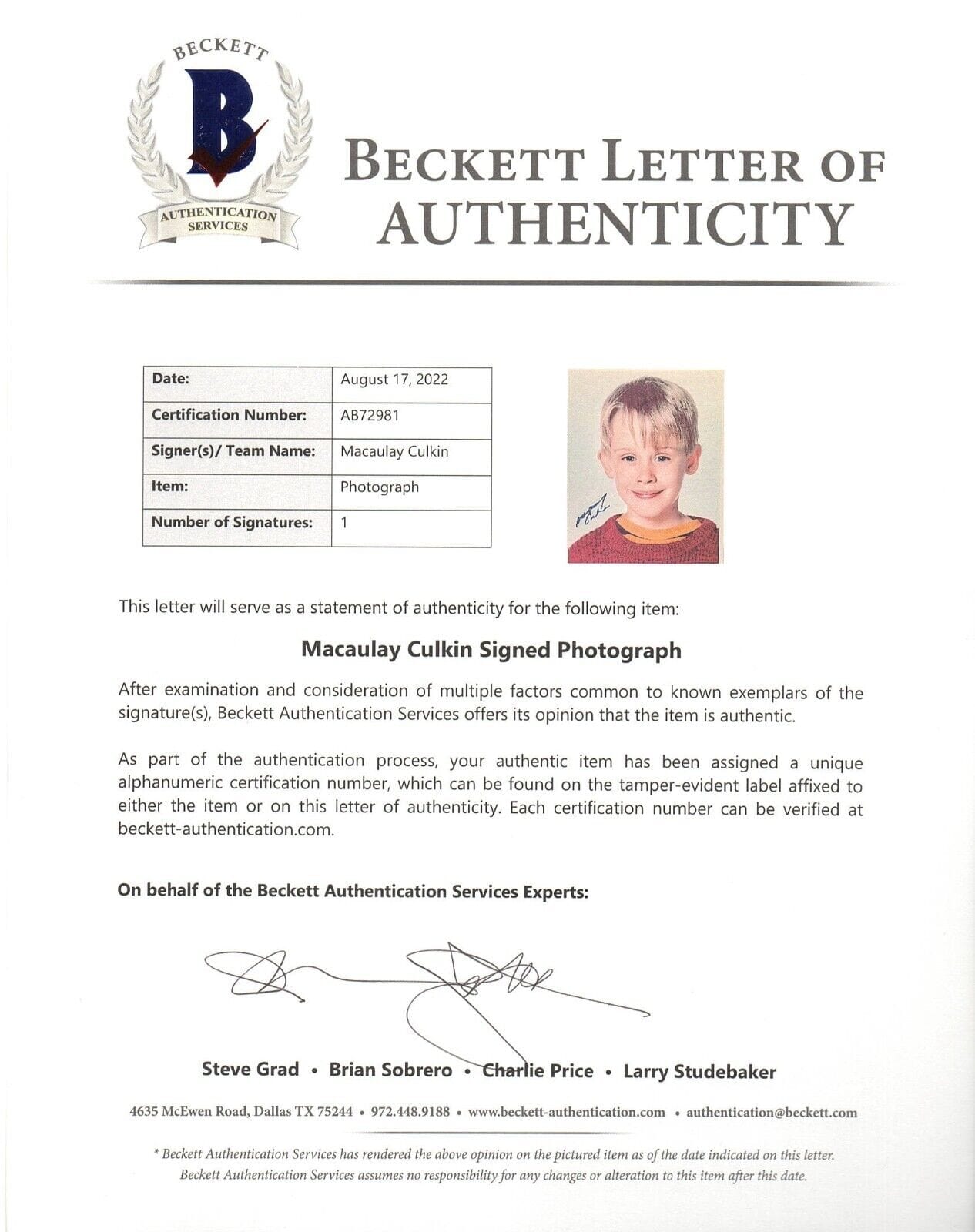 Macaulay Culkin Signed 8x10 Photo from Home Alone Beckett COA - Detail View