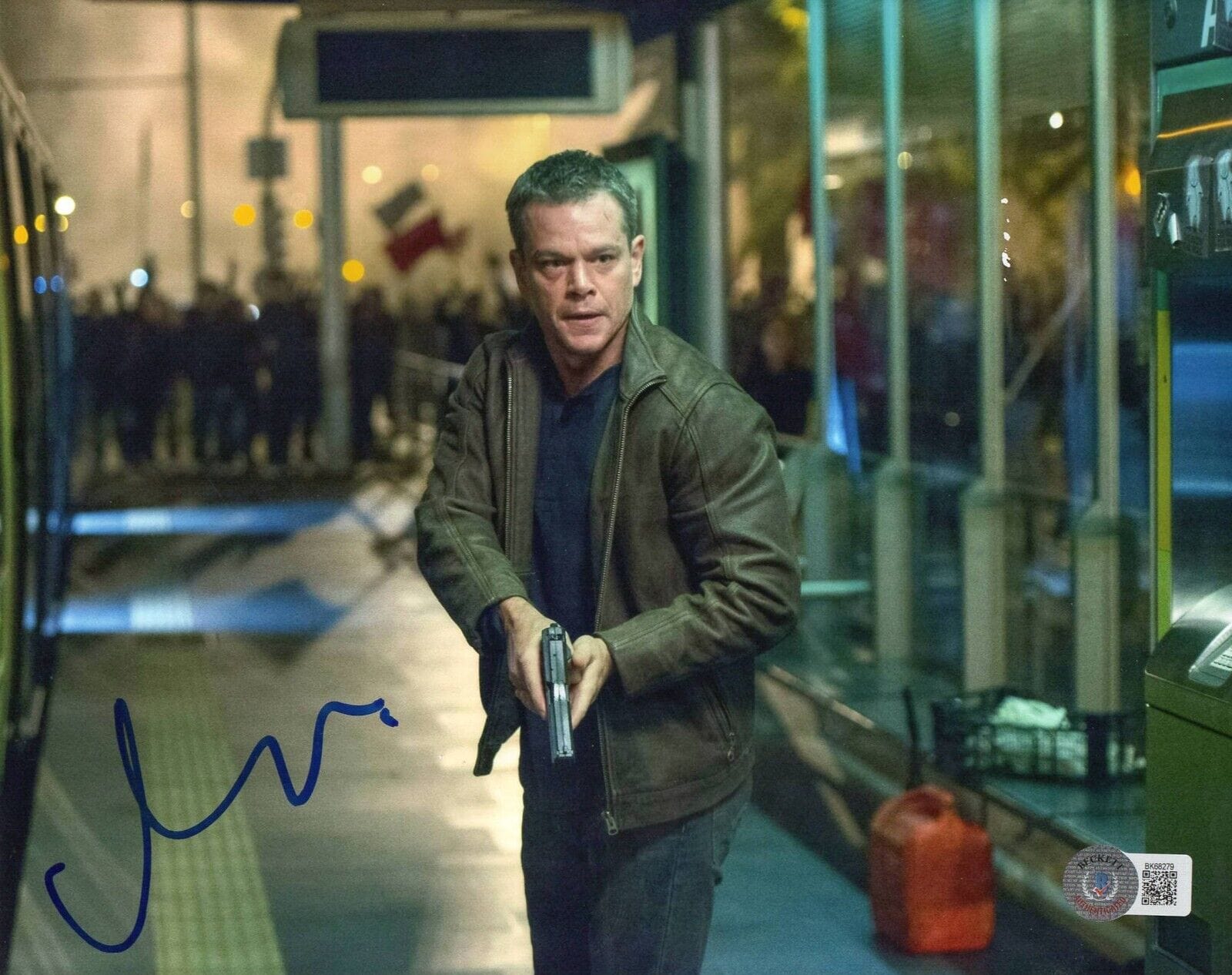 Matt Damon Signed 8x10 Photo from Jason Bourne Beckett COA