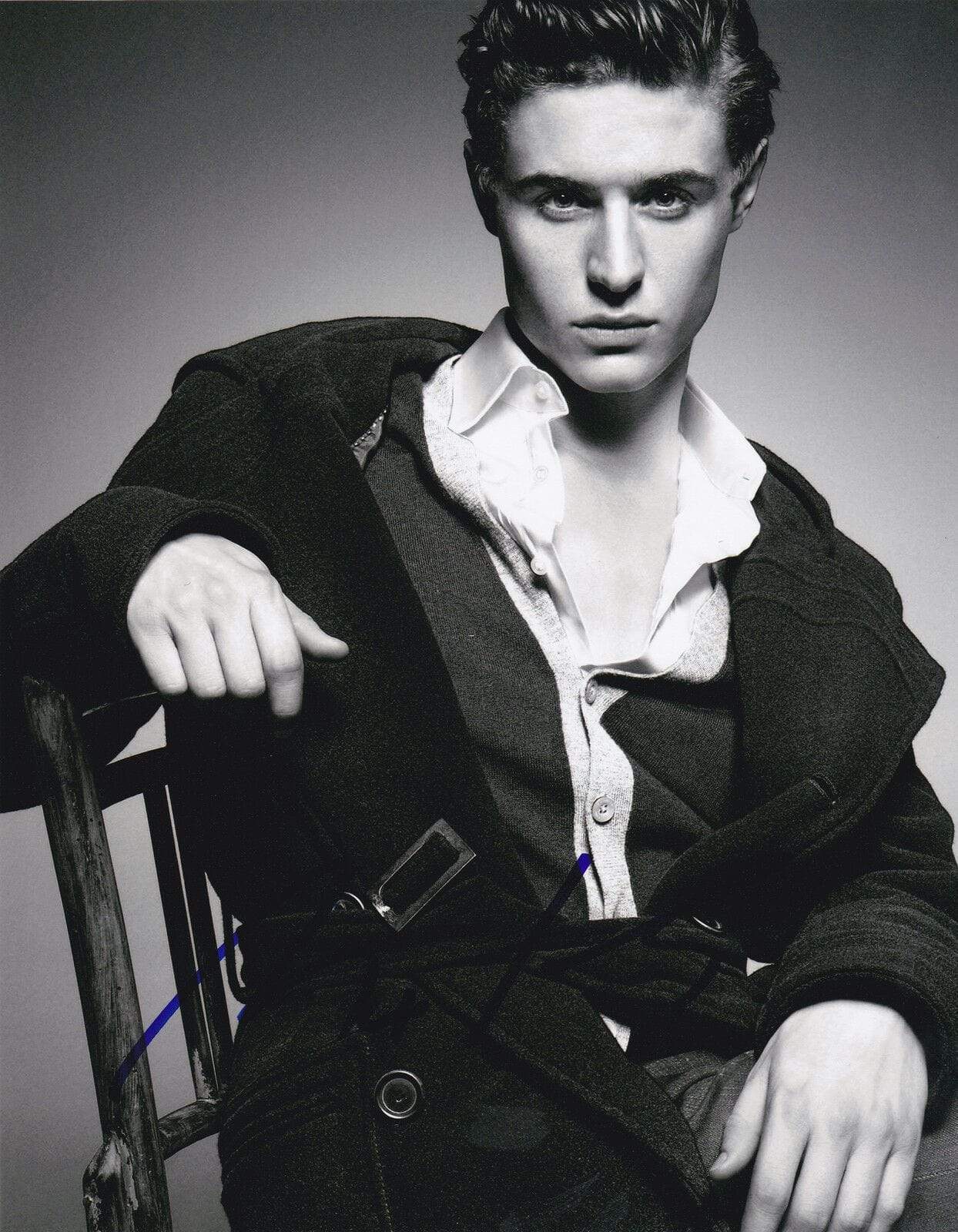 Max Irons Signed 8x10 Photo from The Host Certified Authentic - Item #4