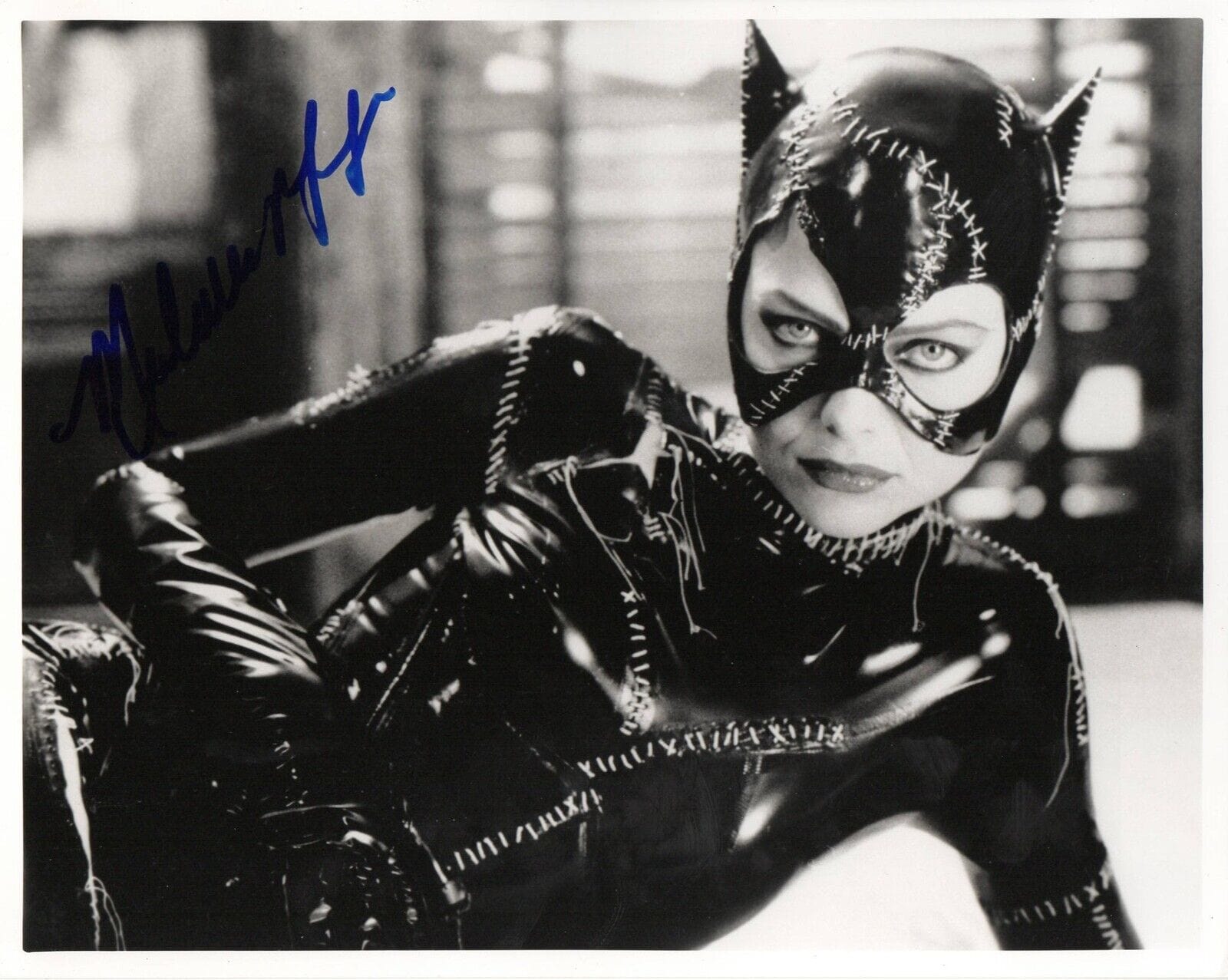 Michelle Pfeiffer Signed 8x10 Photo from Catwoman Beckett COA