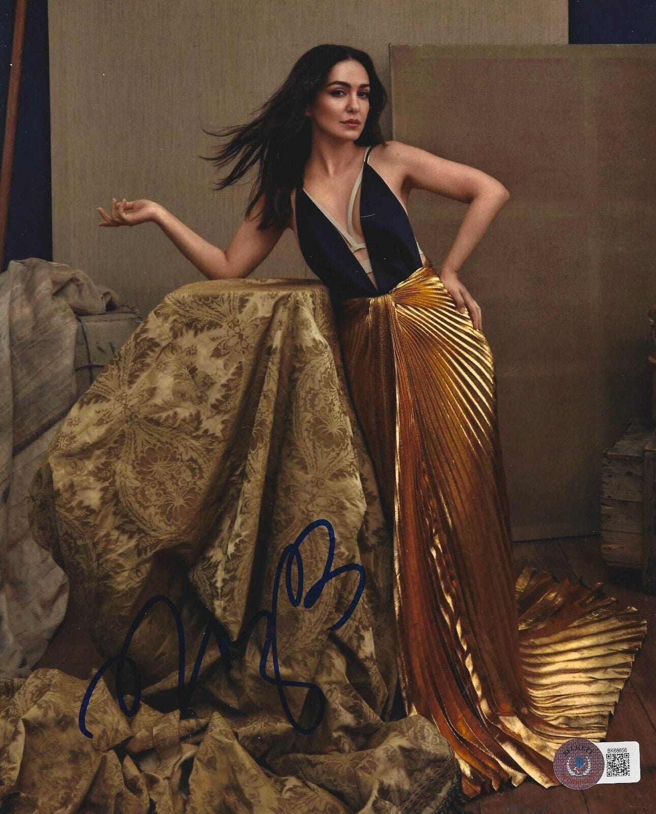 Nazanin Boniadi Signed 8x10 Photo from The Lord of the Rings Beckett COA - Item #4