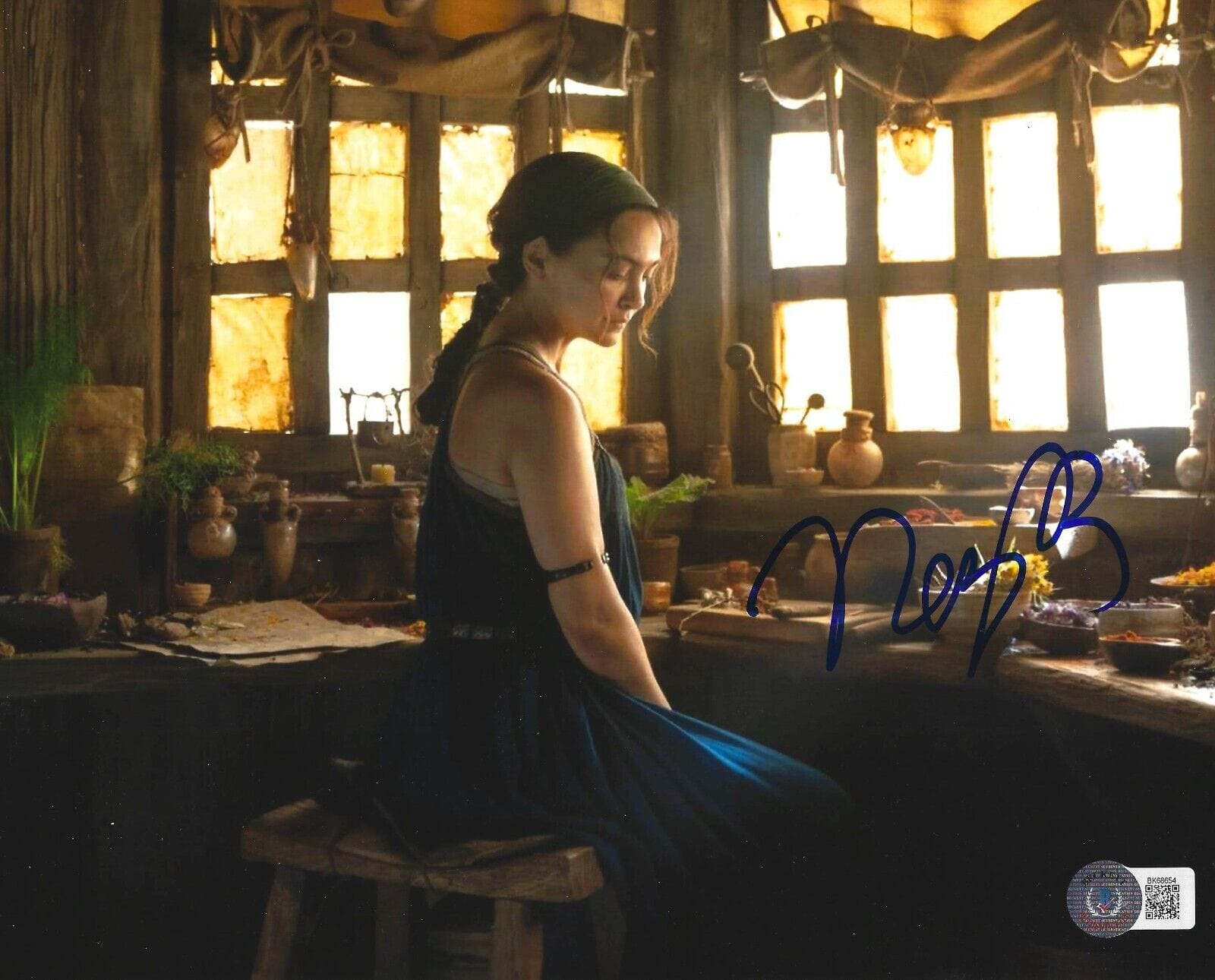 Nazanin Boniadi Signed 8x10 Photo from The Lord of the Rings Beckett COA - Item #2