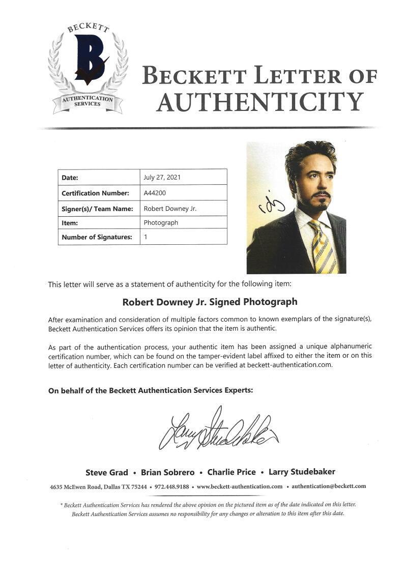 Robert Downey Jr. Signed 11x14 Photo from Iron Man Beckett COA - Item #2 - Detail View