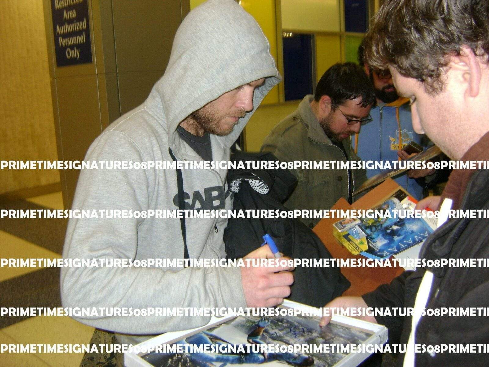 Sam Worthington Signed 8x10 Photo from Jake Sully Certified Authentic - Detail View