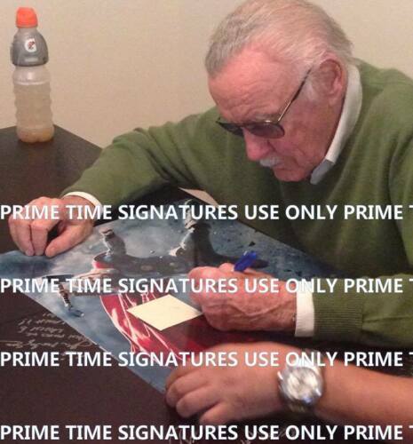 Stan Lee, Chris Hemsworth Authentic Autographed 16x20 Photo - Prime Time Signatures - TV & Film