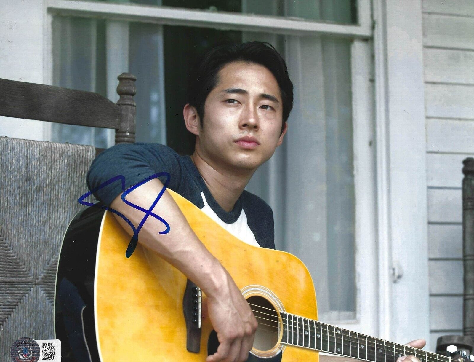 Steven Yeun Signed 8x10 Photo from The Walking Dead Beckett COA - Item #1