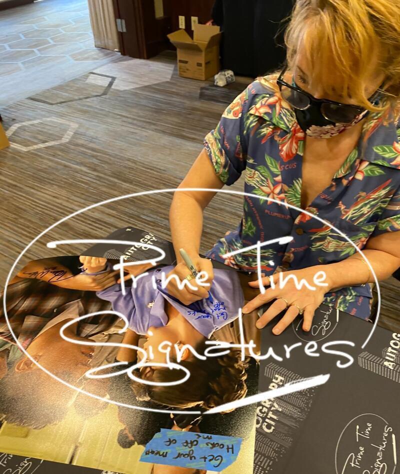 Lea Thompson Signed 16x20 Photo from Back to the Future Beckett COA - Item #7 - Alternate Angle